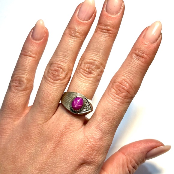 Vintage 14K White Gold Ruby Ring 6.5” Rare Design - Picture 2 of 8